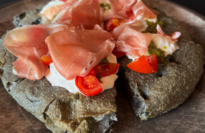 Pizza al Tegamino al Carbone Vegetale